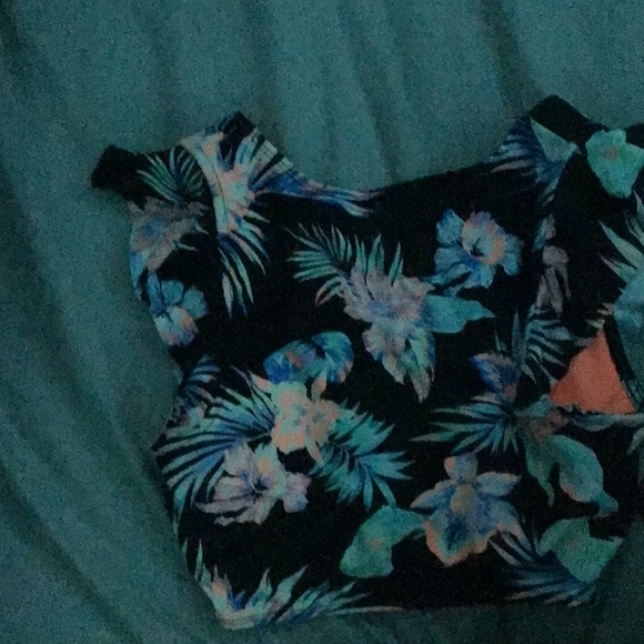 bathing suit top woman’s XS - Picture 2 of 2